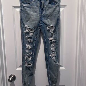 American Eagle Women's Distressed Denim Skinny Jeans in Size 8 (Short)